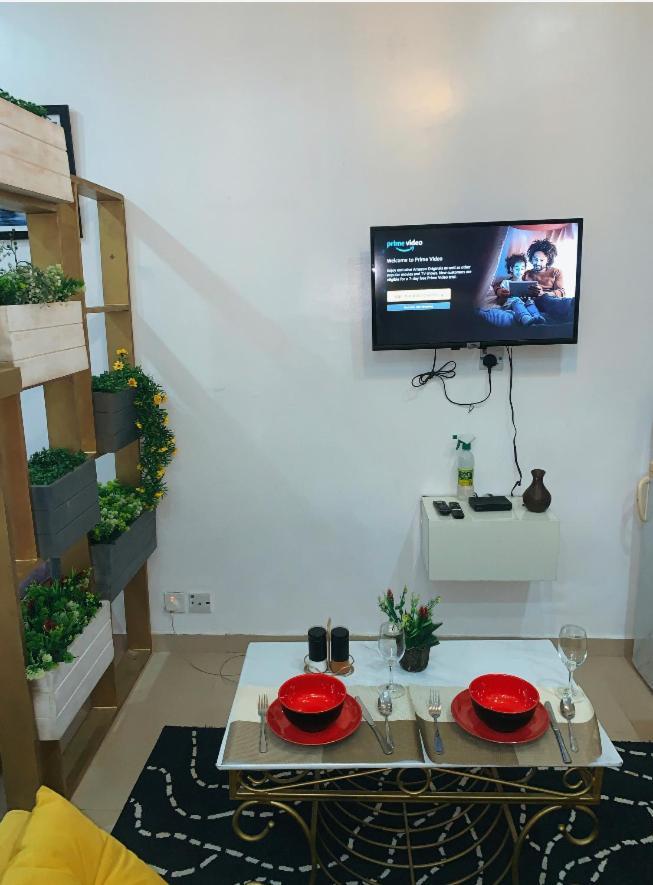 ラゴスCozy Studio Unit In Lekki Phase 1 - Kitchen, 24-7 Light, Wifi, Netflixアパートメント エクステリア 写真